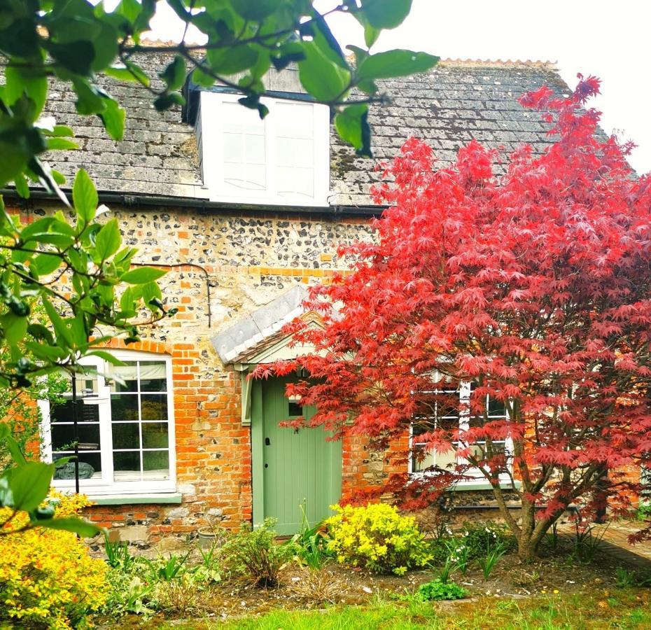 Historic, Traditional & Spacious Wiltshire Cottage Shrewton Exterior foto