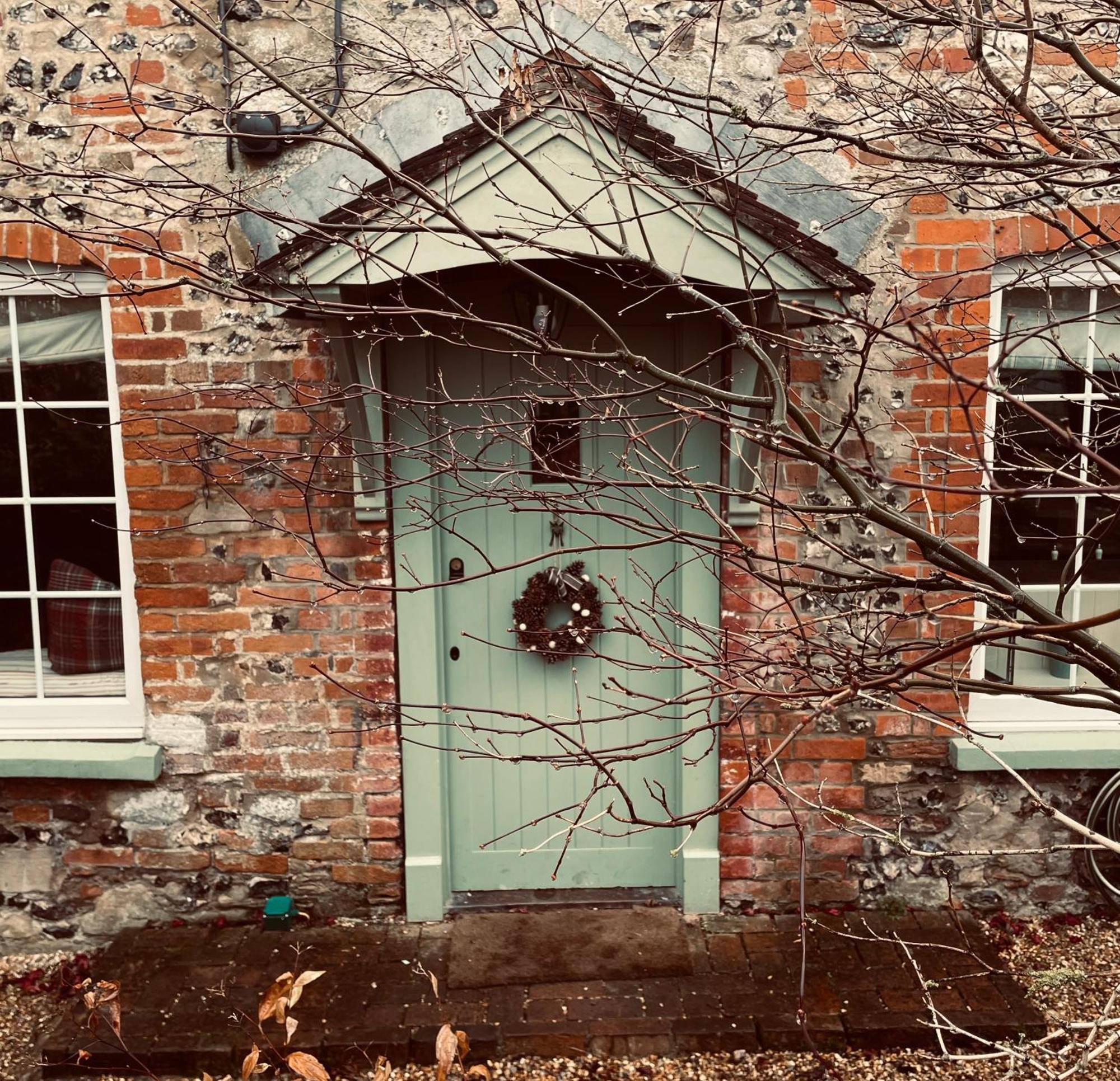 Historic, Traditional & Spacious Wiltshire Cottage Shrewton Exterior foto